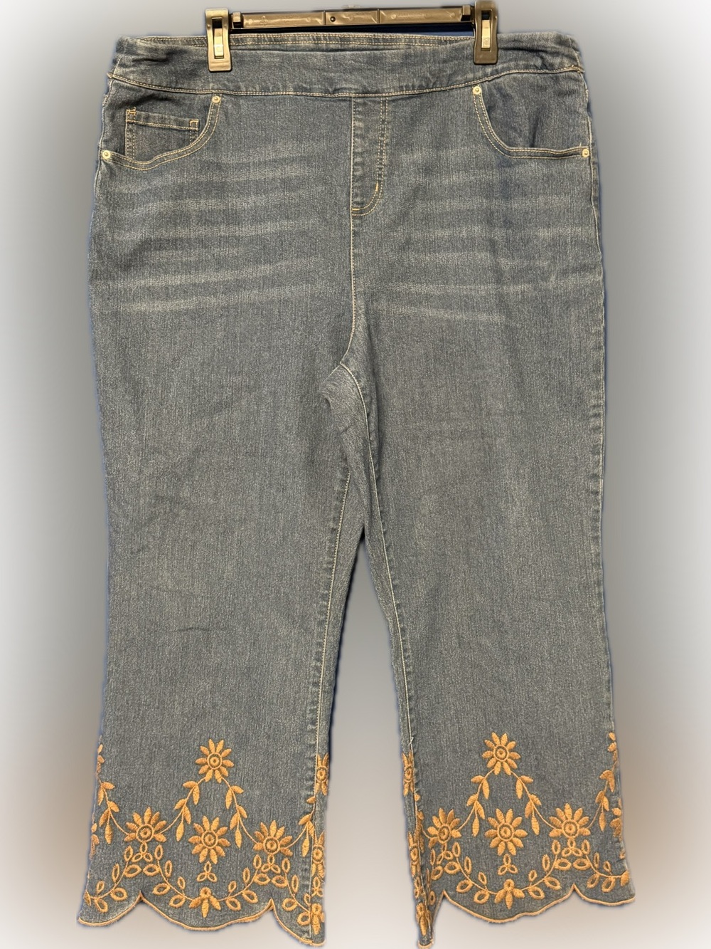 The Pioneer Woman Light Blue Cropped Embroidered Jeans